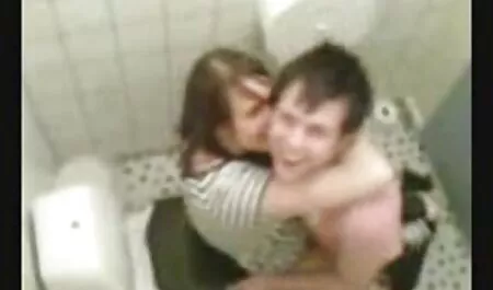 Loira assistir vídeo pornô de graça e morena, com um monte de homens