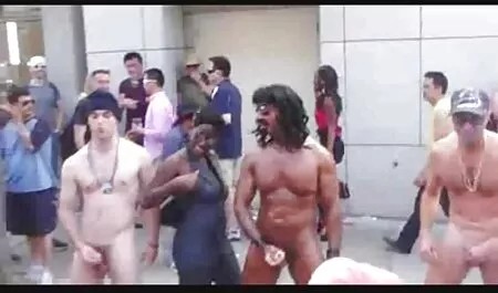 Alegre estudante russo no vídeo pornô gratuitamente campo ao ar livre