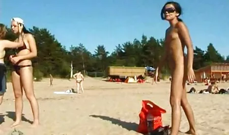 Ela veio ver filme pornô grátis para a cozinha para fazer sua buceta feliz