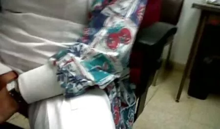 Fodendo na frente pornô boa da webcam