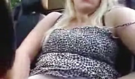 Hijab videos pornos de graça Abraka chupa membro se ajoelha perfeitamente e fica fodido