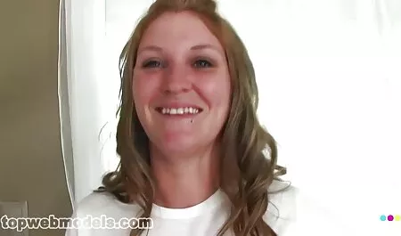 Hooker fuma quando vê o cliente com o porno gratis bi cliente