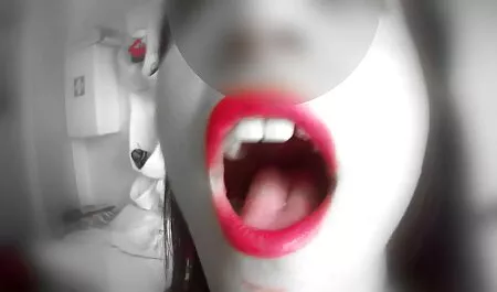 Bukkake Espanhol. A senhora em óculos é cheio de esperma porno gratis animal
