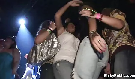Ele engole toda a palma xxx prnos em uma bunda flexível