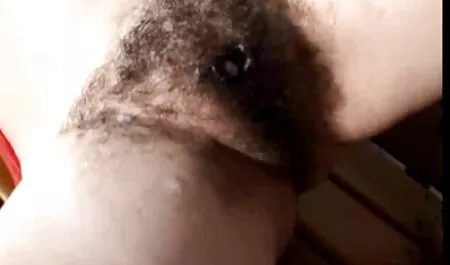 Minha mãe chupa pornô grátis amador e dá um amigo para seu filho
