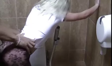 A filme pornô grátis mulher transando com cachorro foder a bailarina.