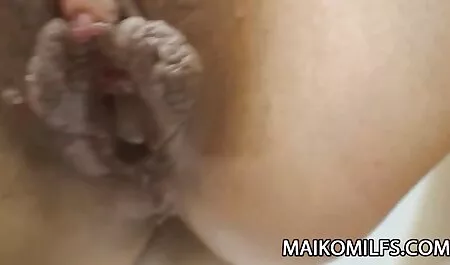 Lisa Anne começou a se contorcer com sua filmes online prono vagina pegajosa da mão