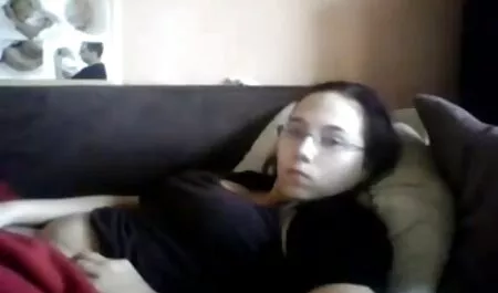 Loira pornô doido doido Masha come em suas costas