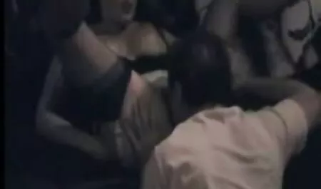 Alguns homens levam uma mulher Japonesa no metrô, em seguida, despir-se e maldição vidios pono gratis