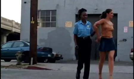 O velho vídeos pornô grátis brasileiros escorregou com o jovem