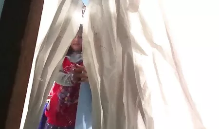 Sua língua brincalhona videos sexo e lábios macios rapidamente levaram um homem